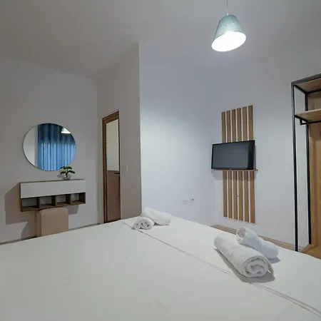 ホテル Hotel Holiday 3*
