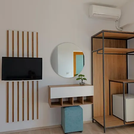 ホテル Hotel Holiday Sarandë
