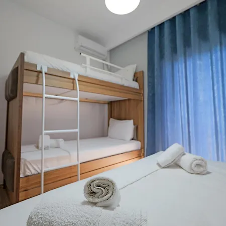 ホテル Hotel Holiday Sarandë