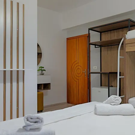 ホテル Hotel Holiday Sarandë