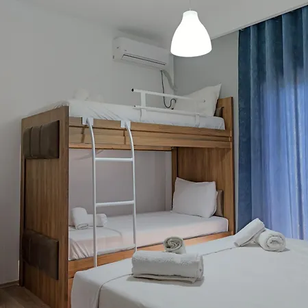 ホテル Hotel Holiday 3*