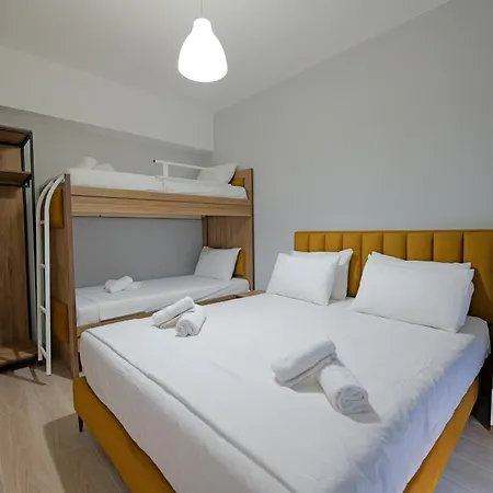 ホテル Hotel Holiday Sarandë