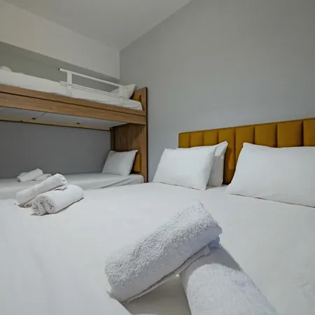 ホテル Hotel Holiday 3*