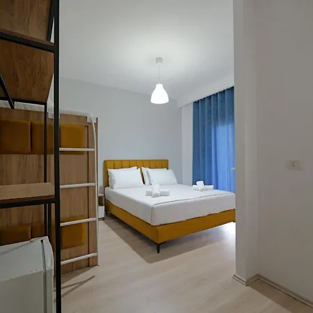 ホテル Hotel Holiday Sarandë