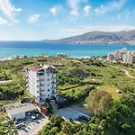 Hotel Holiday 3* Sarandë