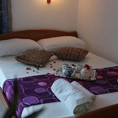 فندق Hotel Holiday 3*