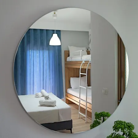 Hotel Holiday ساراندا