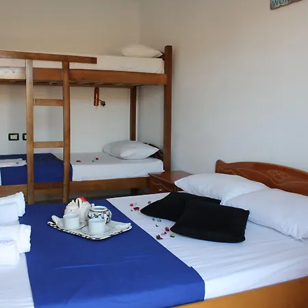 Hotel Holiday 3* Saranda