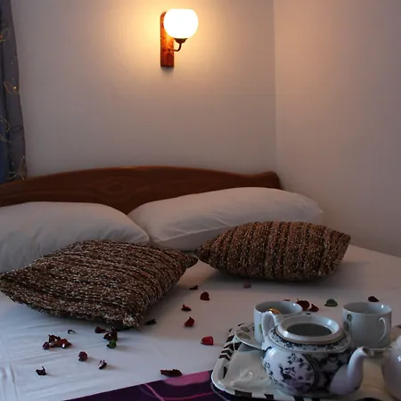 Hotel Holiday 3* ساراندا