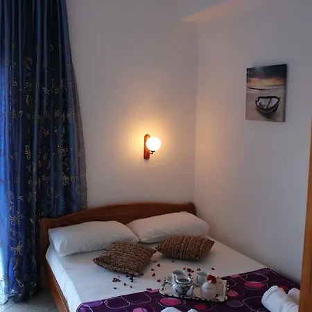 Hotel Holiday 3* Sarandë