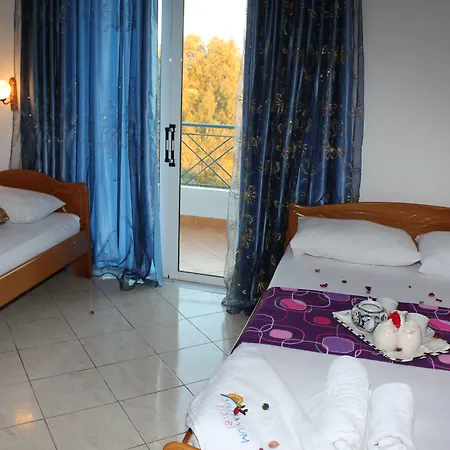 Hotel Holiday 3* Sarandë