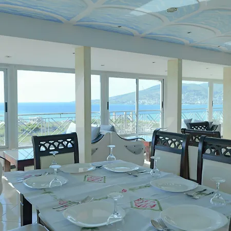 فندق Hotel Holiday 3*