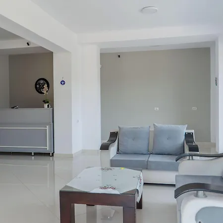 Hotel Holiday 3* Sarandë
