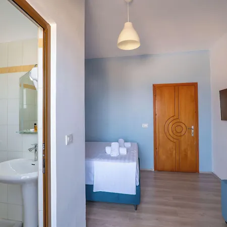 Hotel Holiday 3* Sarandë