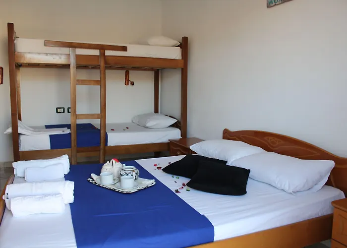 Hotel Holiday 3* Sarandë