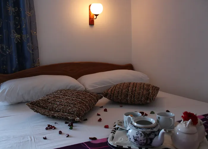 Hotel Holiday 3* Saranda