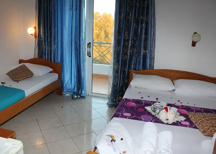 Hotel Holiday 3* Saranda