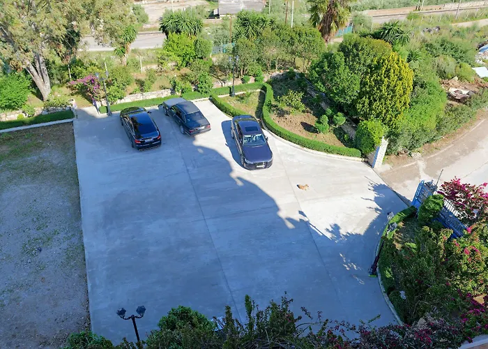 Hotel Holiday 3* Saranda